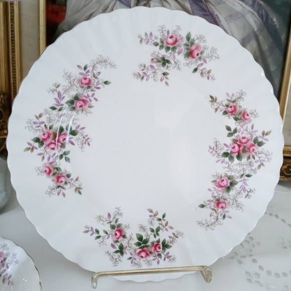 Royal Albert Lovely Romantic Tea Cup Set - Picture 4 of 5